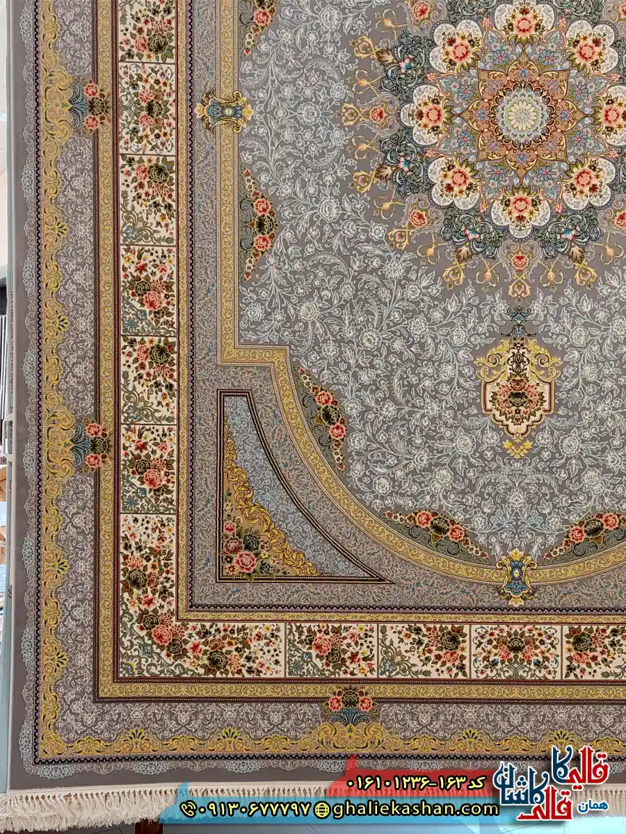فرش کلاسیک 1200 شانه طرح طاق بستان رنگ طوسی نقره ای کاشان حاشیه