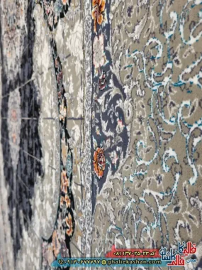 فرش کلاسیک 700 شانه خشتی طرح ناهید رنگ سرمه ای کاشان نزدیک