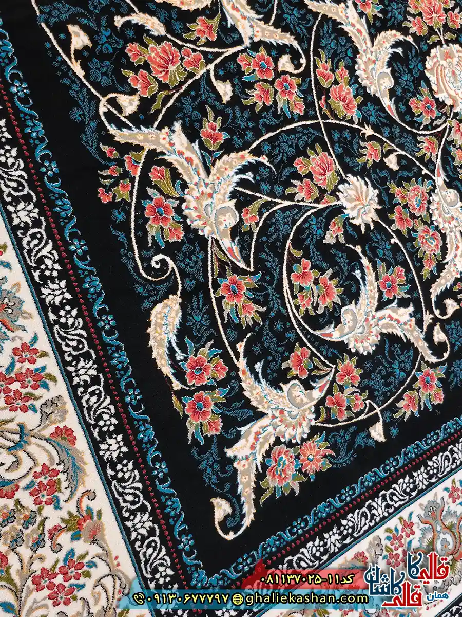 فرش کلاسیک 700 شانه طرح افشان درباری رنگ سرمه ای کاشان نزدیک 2