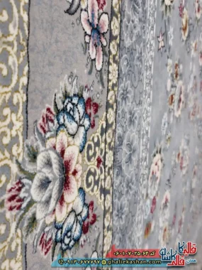 فرش کلاسیک 700 شانه طرح افشان ساحل رنگ نقره ای حاشیه ترمه ای کاشان نزدیک