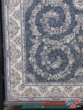 فرش کلاسیک 700 شانه طرح افشان شکوه رنگ طوسی دودی کاشان حاشیه