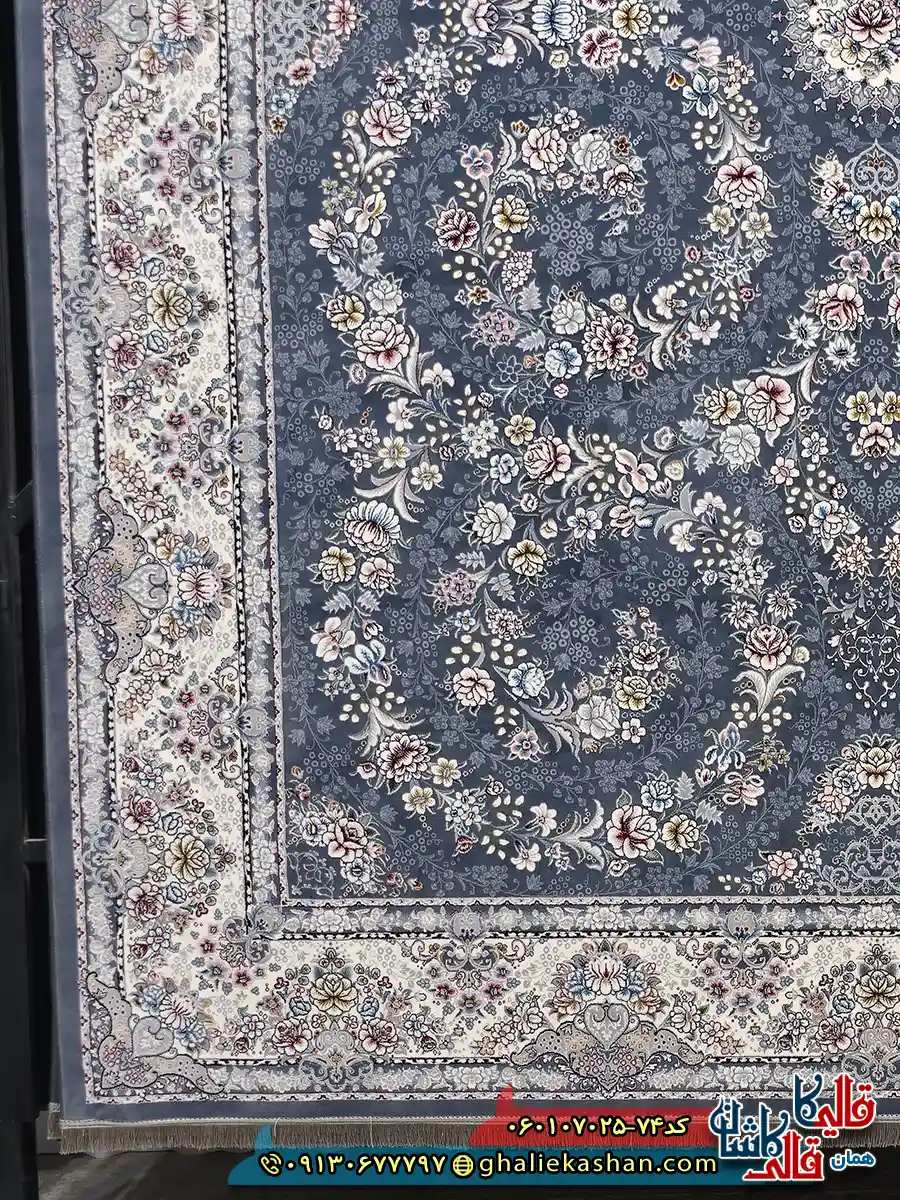 فرش کلاسیک 700 شانه طرح افشان شکوه رنگ طوسی دودی کاشان حاشیه
