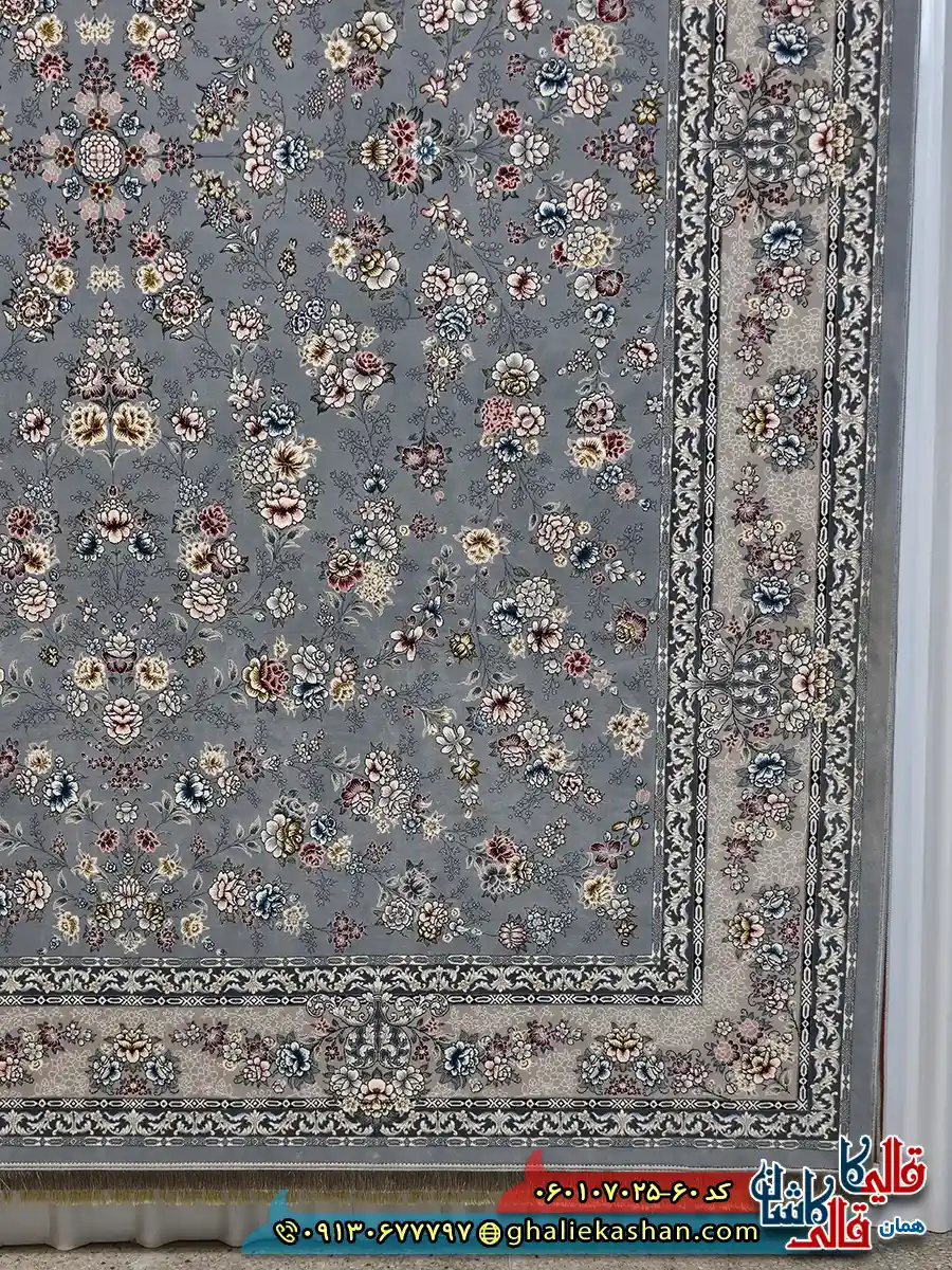 فرش کلاسیک 700 شانه طرح افشان ژینوس رنگ طوسی نقره ای کاشان حاشیه