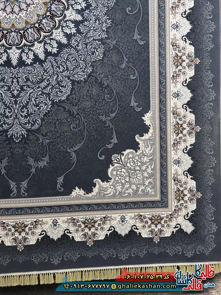 فرش کلاسیک 700 شانه طرح دلاریس رنگ طوسی دودی کاشان حاشیه