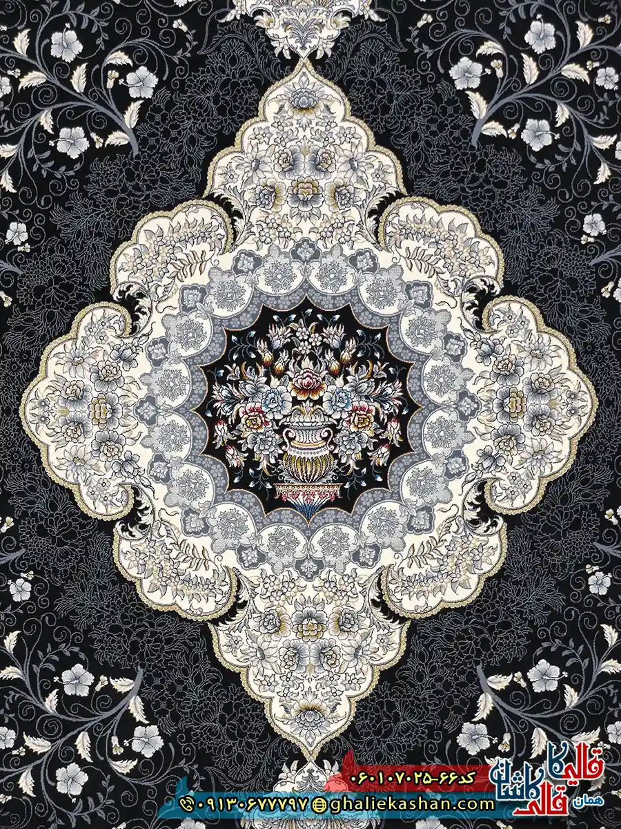 فرش کلاسیک 700 شانه طرح سوگند رنگ سرمه ای کاشان زمینه