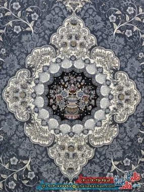 فرش کلاسیک 700 شانه طرح سوگند رنگ طوسی دودی کاشان زمینه