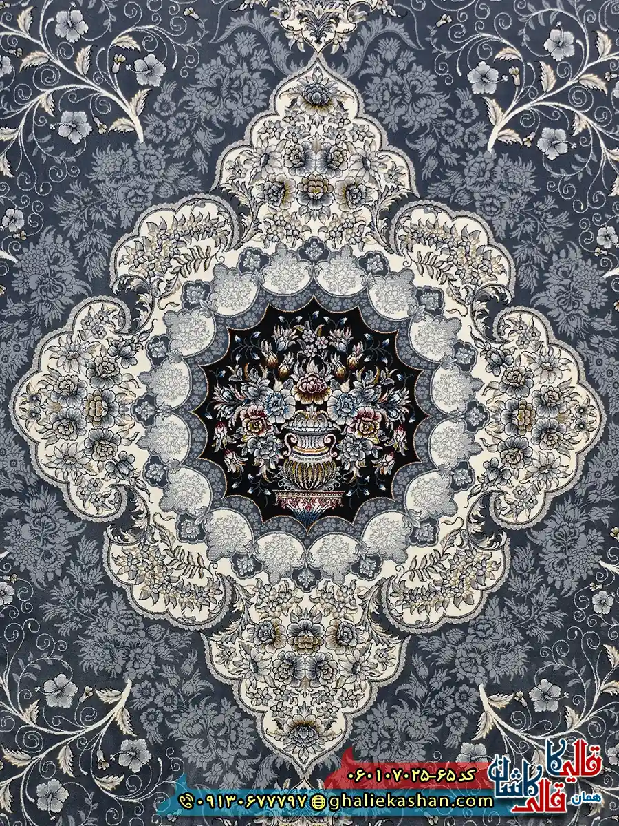 فرش کلاسیک 700 شانه طرح سوگند رنگ طوسی دودی کاشان زمینه