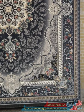 فرش کلاسیک 700 شانه طرح هما رنگ طوسی دودی کاشان حاشیه