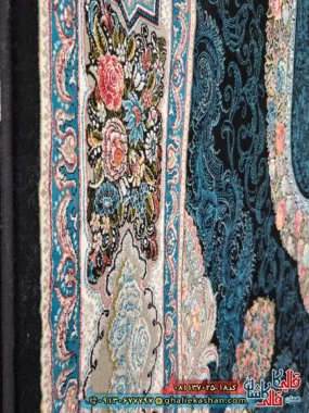 فرش کلاسیک 700 شانه طرح کارینا رنگ سرمه ای کاشان نزدیک