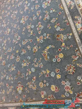 فرش 700 شانه طرح افشان آتیلا رنگ طوسی دودی کاشان زمینه
