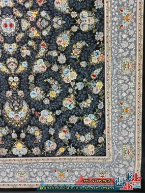 فرش 700 شانه طرح افشان رز رنگ سرمه ای کاشان حاشیه