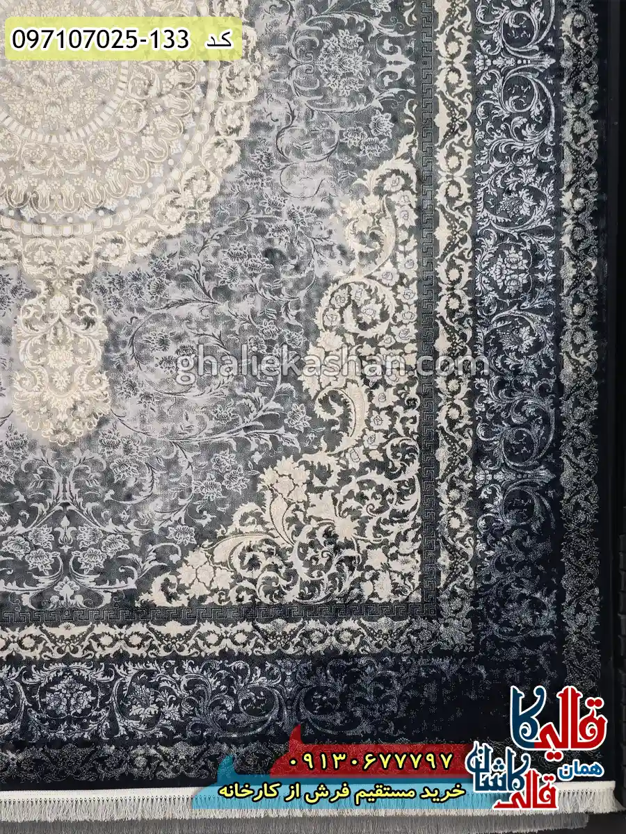 فرش طلاکوب وینتیج 700 شانه طرح ورسای زمینه طوسی نقره ای کاشان حاشیه