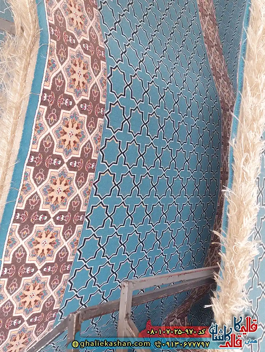 فرش نماز 700 شانه طرح تشریفات مدنی گره دار رنگ آبی کاشان سجاده فرش رولی
