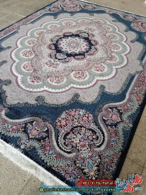 فرش 700 شانه طرح باغ ملک رنگ سرمه ای کاشان زمینه