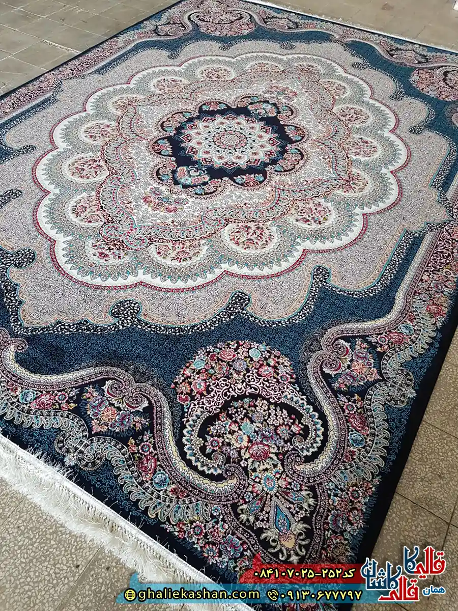فرش 700 شانه طرح باغ ملک رنگ سرمه ای کاشان زمینه