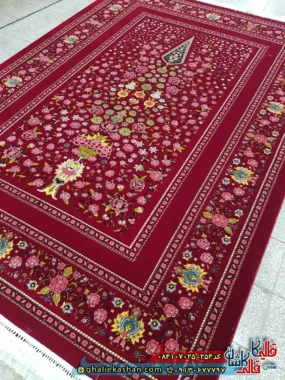فرش 700 شانه طرح باغ گل رنگ قرمز کاشان زمینه