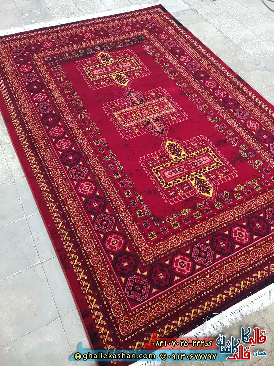 فرش سنتی 700 شانه طرح توماج رنگ قرمز روناسی کاشان زمینه