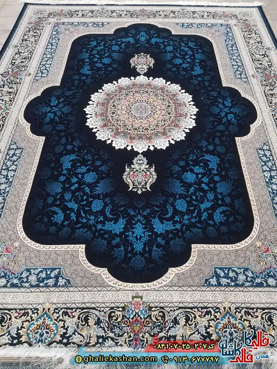 فرش 700 شانه طرح سرور رنگ سرمه ای کاشان زمینه 2
