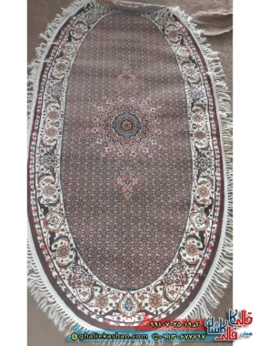 فرش ارزان 700 شانه طرح شاه ماهی زمینه گردویی کاشان – بیضی 1 در 1.5 – استوک تخفیفی نو