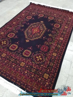 فرش سنتی 700 شانه طرح آرمان رنگ سرمه ای کاشان زمینه
