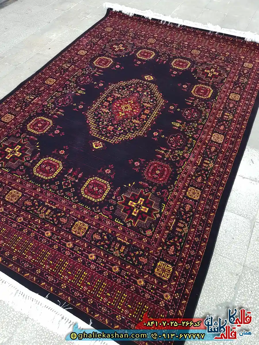 فرش سنتی 700 شانه طرح آرمان رنگ سرمه ای کاشان زمینه
