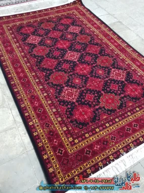 فرش سنتی 700 شانه طرح افشان شاهسون رنگ سرمه ای کاشان زمینه