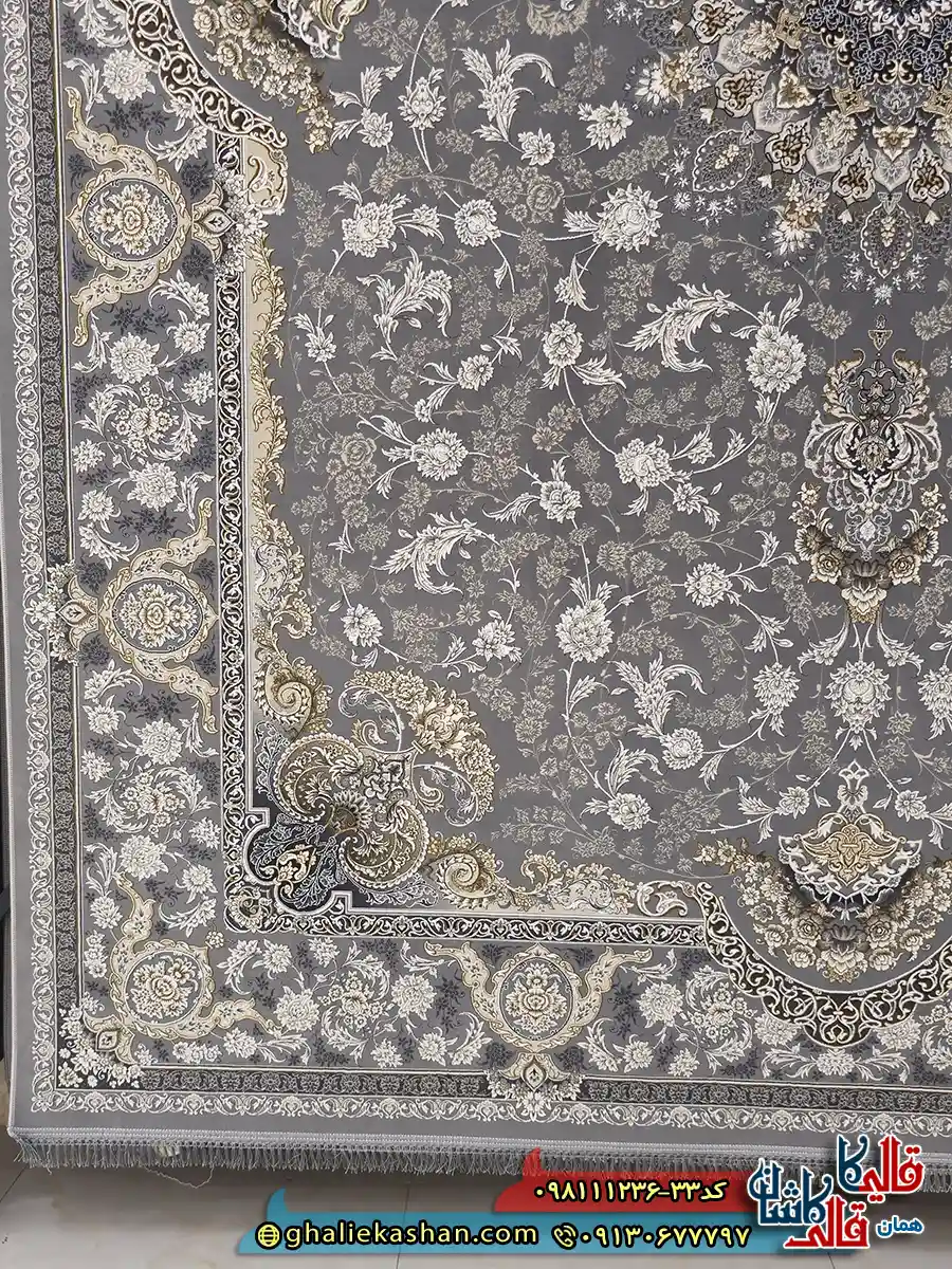 فرش ‌طلاکوب ‌1200 ‌شانه ‌طرح ‌آلنا ‌رنگ ‌طوسی ‌نقره ‌ای ‌گل ‌برجسته ‌کاشان ‌حاشیه