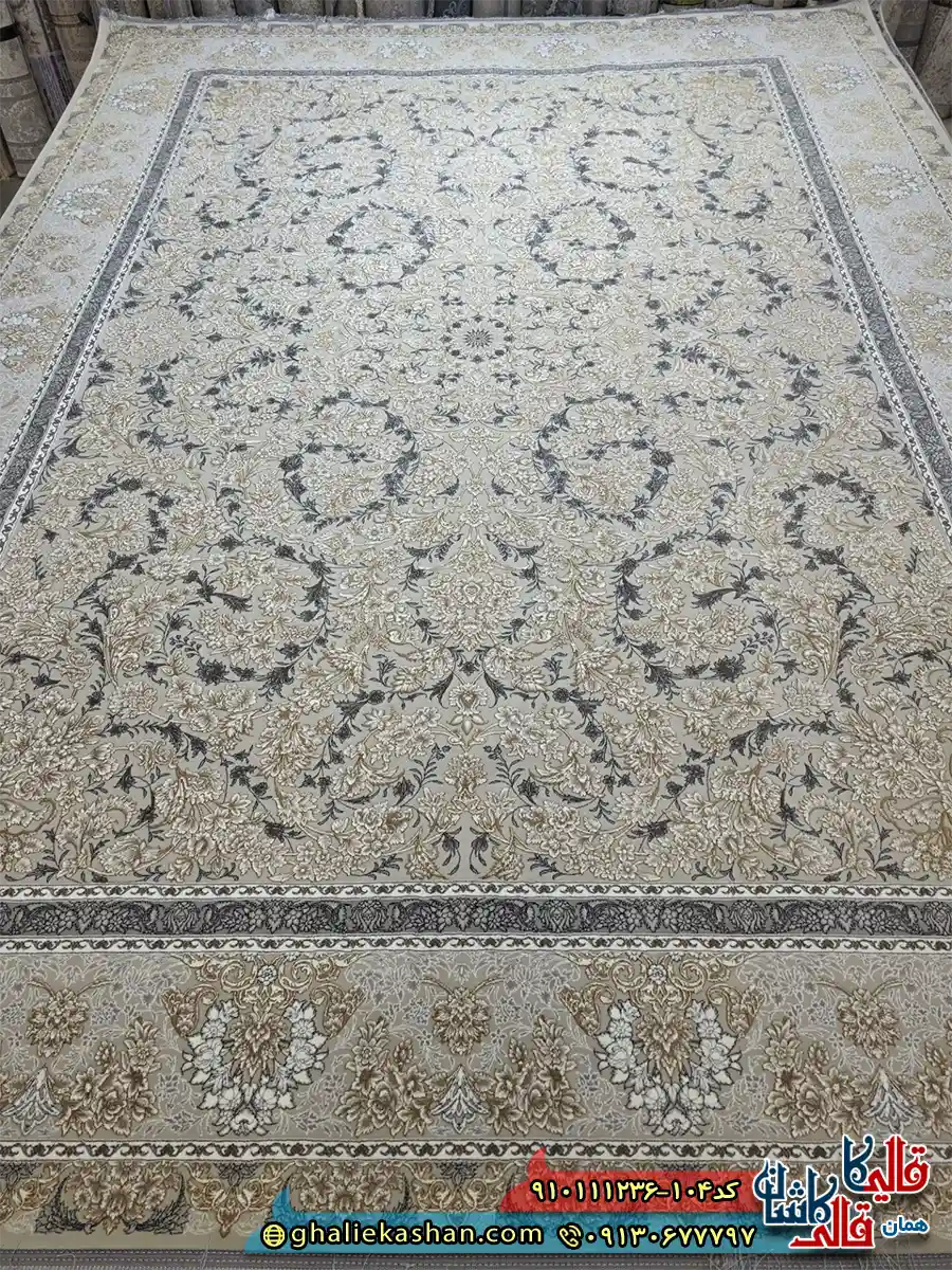 فرش ‌طلاکوب ‌1200 ‌شانه ‌طرح ‌افشان ‌ترمه ‌رنگ ‌کرم ‌صدفی ‌گل ‌برجسته ‌کاشان ‌زمینه