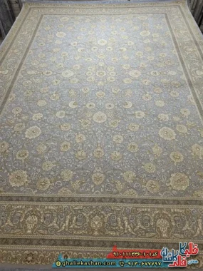 فرش طلاکوب 1200 شانه طرح افشان دلوین رنگ طوسی نقره ای گل برجسته کاشان
