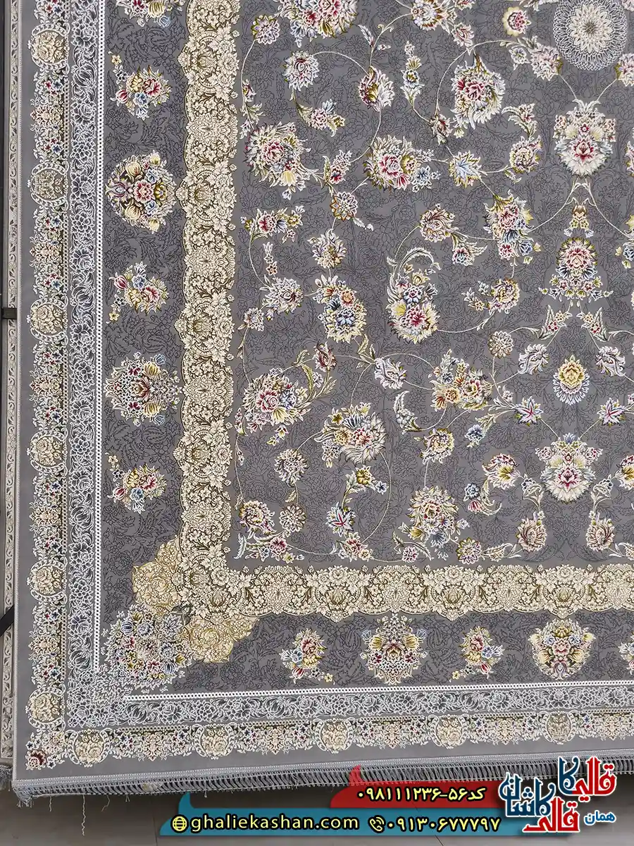 فرش طلاکوب 1200 شانه طرح افشان شیرین رنگ طوسی دودی گل برجسته کاشان حاشیه