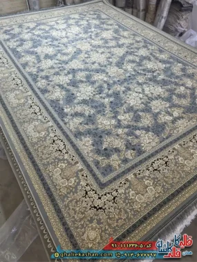 فرش طلاکوب 1200 شانه طرح افشان صفا رنگ طوسی نقره ای گل برجسته کاشان