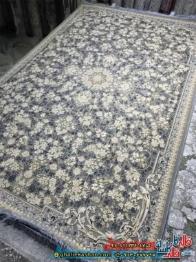 فرش طلاکوب 1200 شانه طرح افشان گندم رنگ طوسی نقره ای گل برجسته کاشان