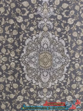فرش طلاکوب 1200 شانه طرح کتایون رنگ طوسی نقره ای گل برجسته کاشان زمینه
