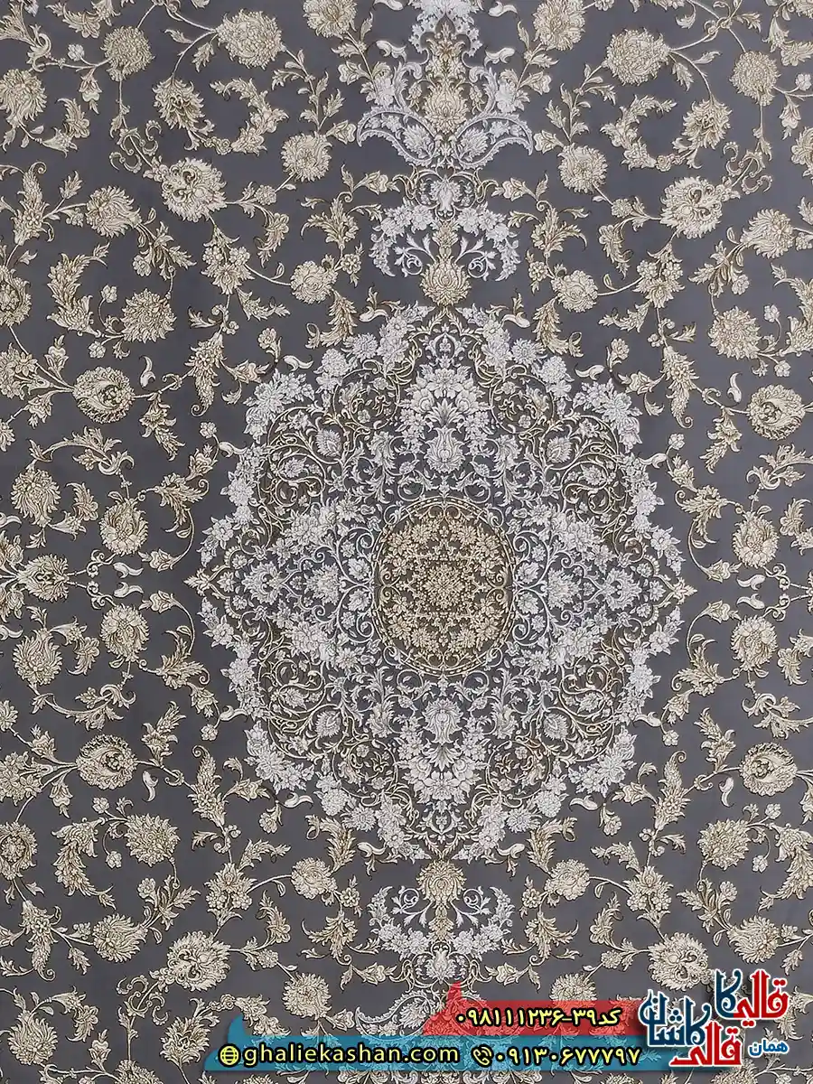 فرش طلاکوب 1200 شانه طرح کتایون رنگ طوسی نقره ای گل برجسته کاشان زمینه
