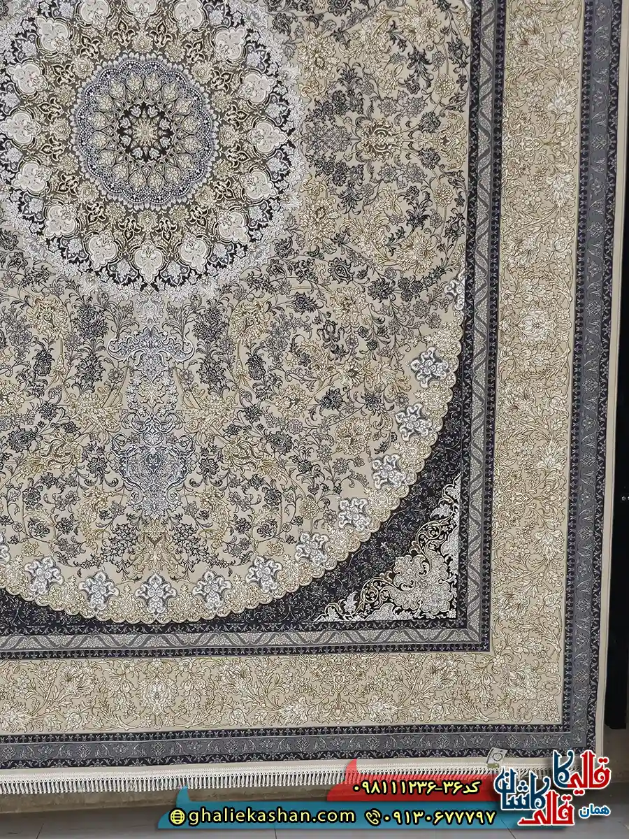 فرش طلاکوب 1200 شانه طرح گوناش رنگ کرم صدفی گل برجسته کاشان حاشیه