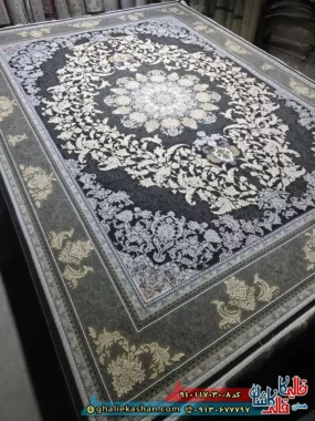 فرش طلاکوب 700 شانه گل برجسته طرح طنین رنگ مشکی زغالی کاشان