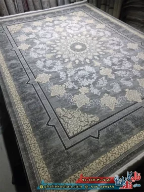 فرش طلاکوب وینتیج 700 شانه گل برجسته طرح نگین رنگ طوسی دودی کاشان