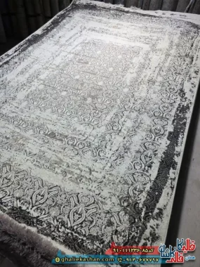 فرش وینتیج مدرن 1200 شانه طرح قاب برگی رنگ طوسی زغالی گل برجسته کاشان