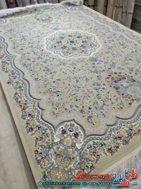 فرش کلاسیک 1200 شانه طرح افشان آتوسا رنگ بژ گل برجسته کاشان
