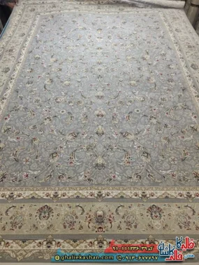فرش کلاسیک 1200 شانه طرح افشان افشاری رنگ طوسی نقره ای گل برجسته کاشان