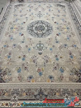 فرش کلاسیک 700 شانه خشتی طرح ریحان رنگ نسکافه ای قهوه ای کاشان