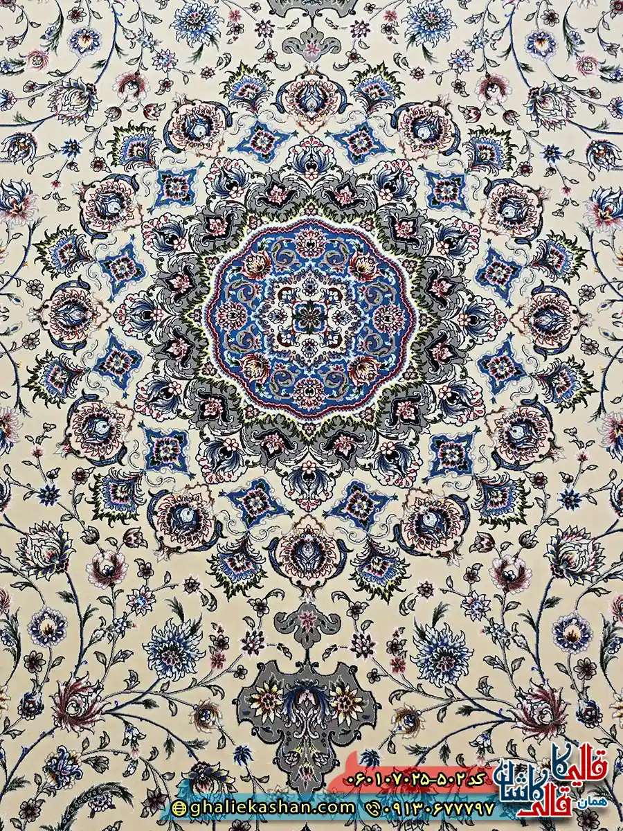 فرش کلاسیک 700 شانه طرح اصفهان رنگ کرم کاشان زمینه