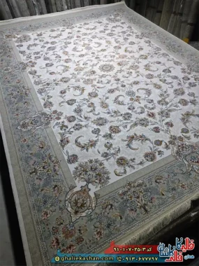 فرش کلاسیک 700 شانه طرح افشان شاه نشین رنگ کرم کاشان