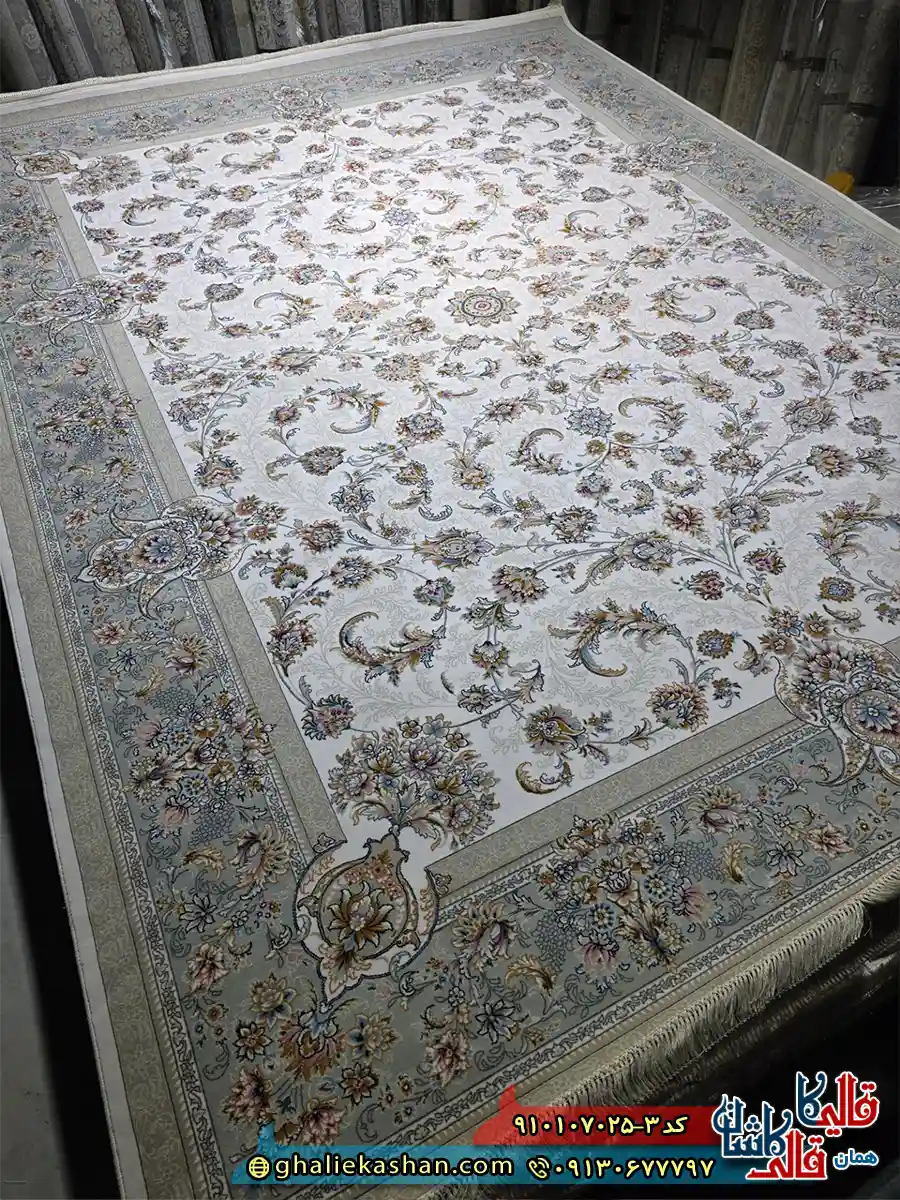 فرش کلاسیک 700 شانه طرح افشان شاه نشین رنگ کرم کاشان اصلی