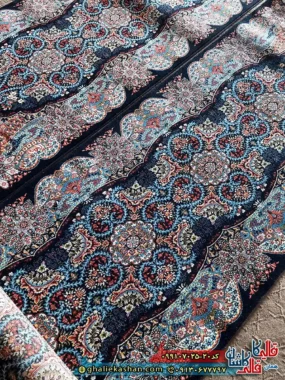 فرش ارزان 700 شانه طرح اهورا رنگ سرمه ای کاشان – کناره 1 در 3