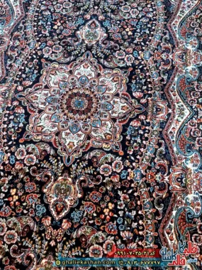 فرش کلاسیک 700 شانه طرح چیچک رنگ سرمه ای زمینه