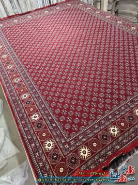 فرش کلاسیک سنتی 1200 شانه طرح ترکمن رنگ قرمز لاکی کاشان