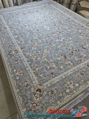 فرش کلاسیک طلاکوب 700 شانه طرح افشان یاسین رنگ طوسی کاشان