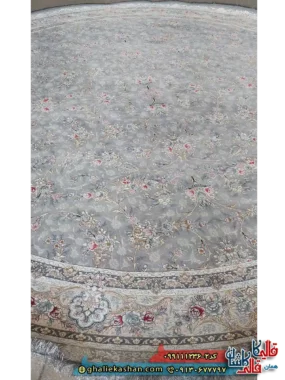 فرش گرد کلاسیک 1200 شانه طرح افشان ساغر رنگ طوسی گل برجسته کاشان قطر 4