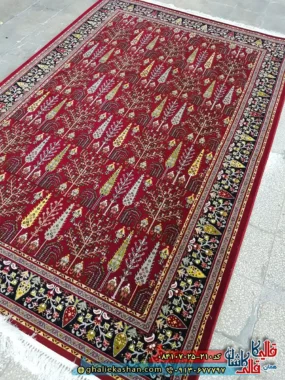 فرش سنتی 700 شانه طرح سرو رنگ قرمز روناسی کاشان زمینه